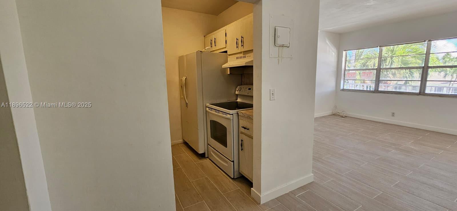 PARK SIDE MANOR B CONDO I - Residential Lease