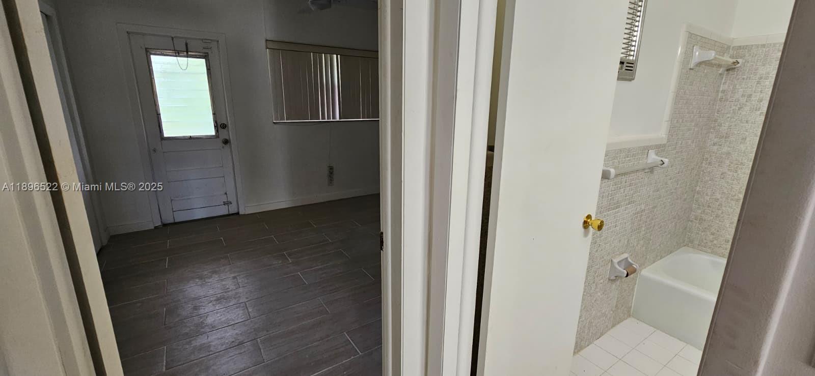 PARK SIDE MANOR B CONDO I - Residential Lease