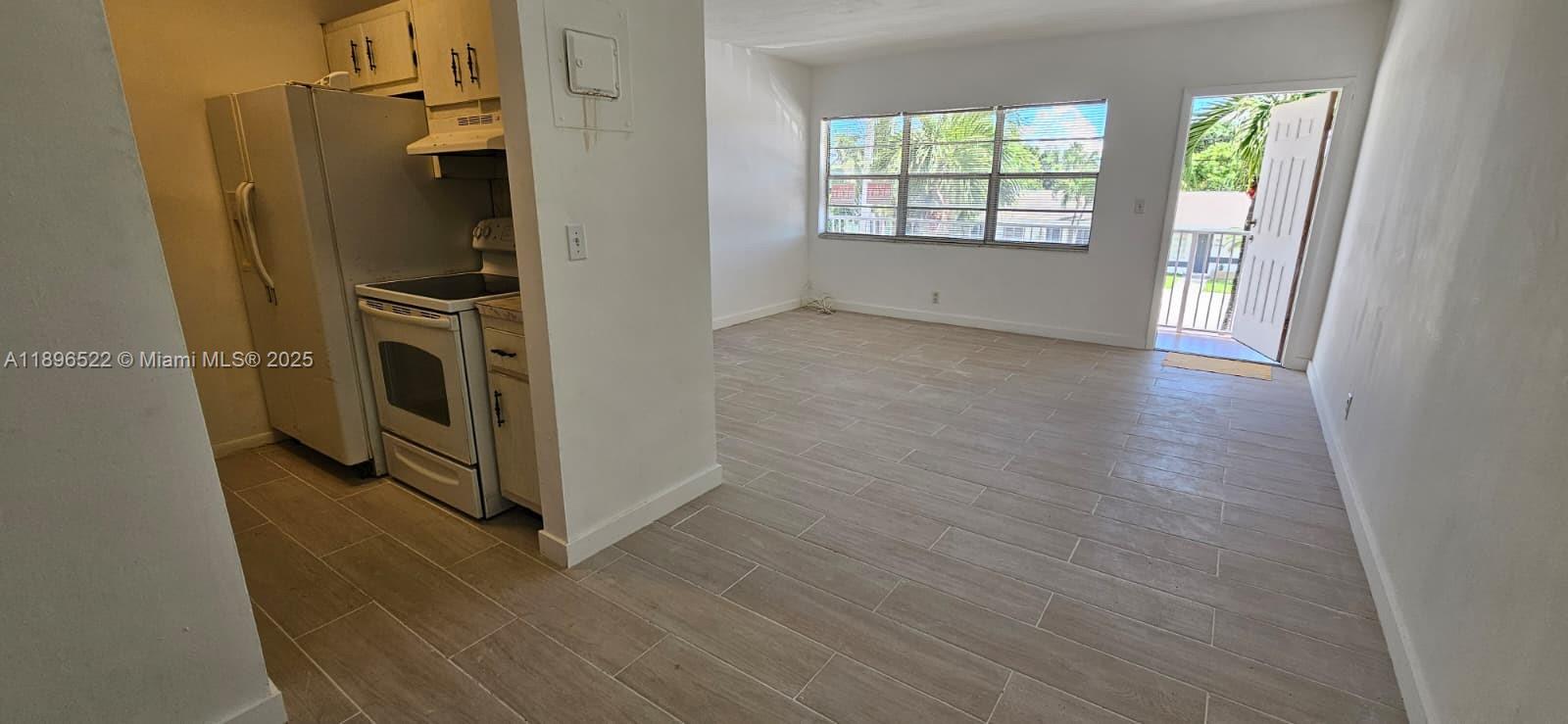 PARK SIDE MANOR B CONDO I - Residential Lease
