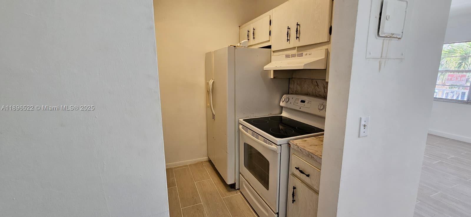 PARK SIDE MANOR B CONDO I - Residential Lease