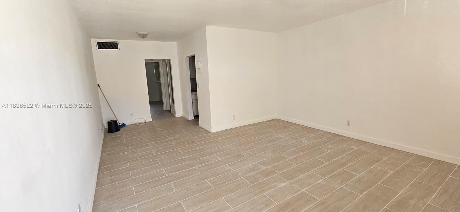 PARK SIDE MANOR B CONDO I - Residential Lease