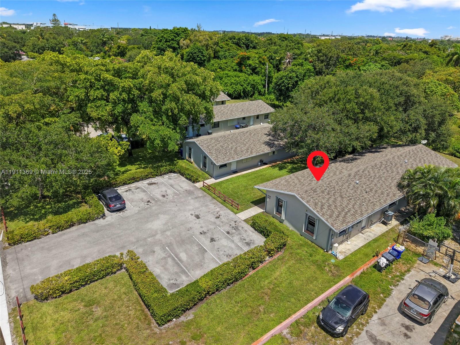 HOLLYWOOD ACRES - Residential Lease