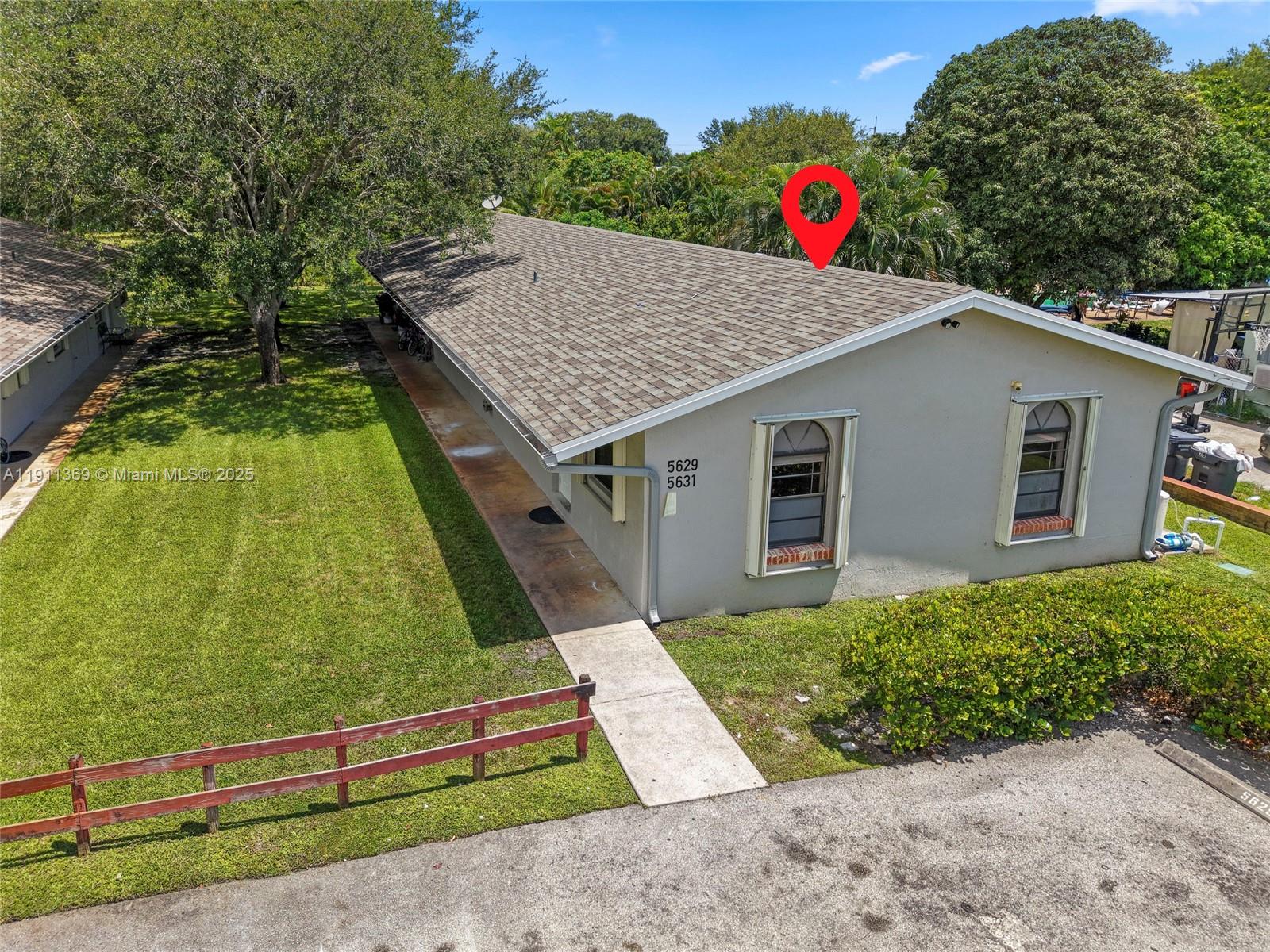 HOLLYWOOD ACRES - Residential Lease