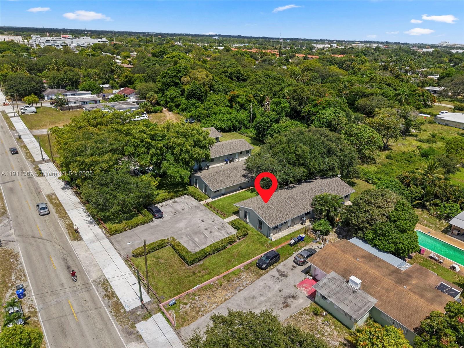 HOLLYWOOD ACRES - Residential Lease