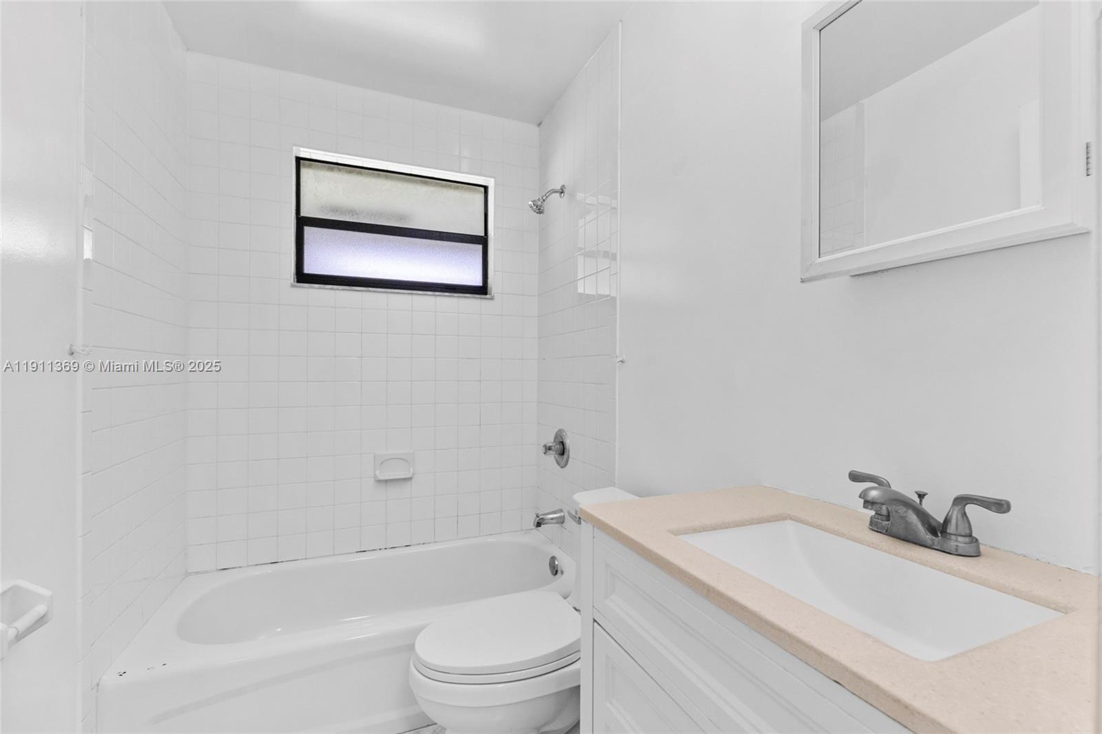 HOLLYWOOD ACRES - Residential Lease