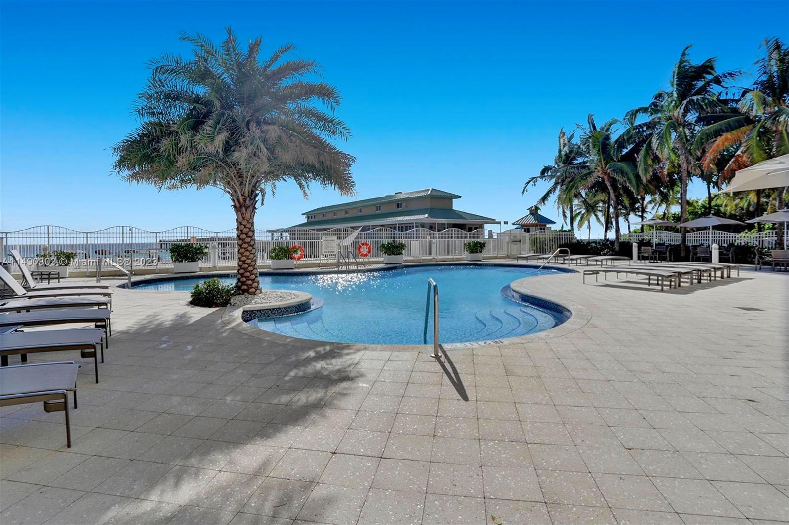 LA PERLA CONDO - Residential Lease