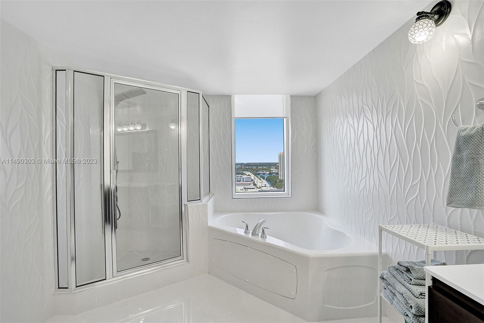 LA PERLA CONDO - Residential Lease