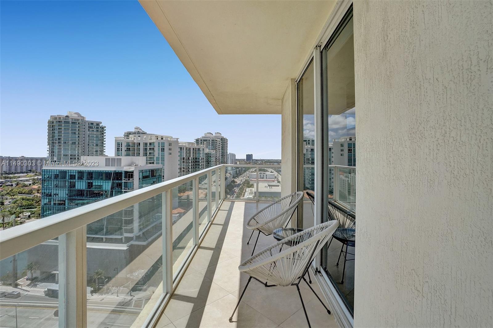 LA PERLA CONDO - Residential Lease