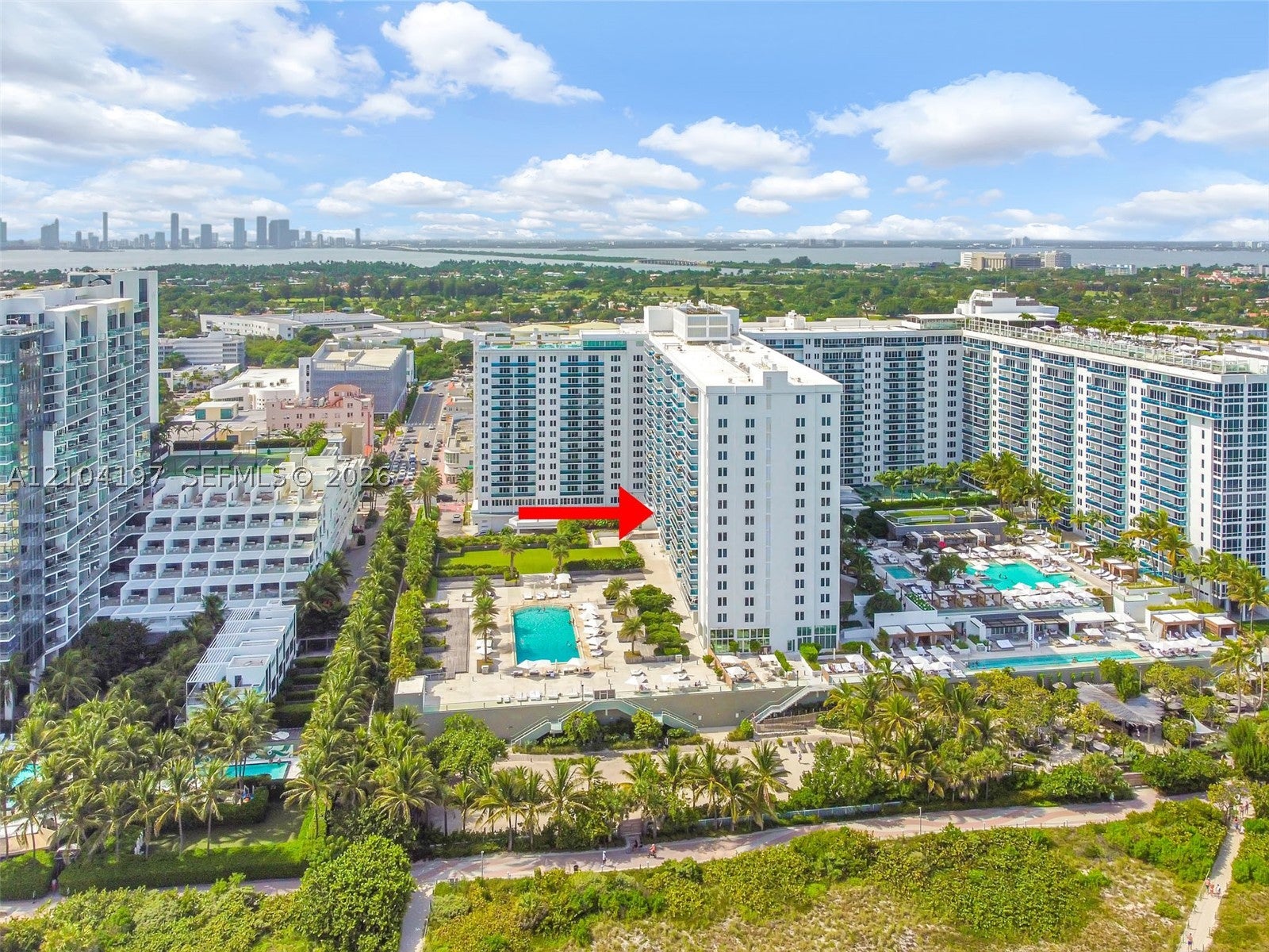 2301 Collins Ave 303