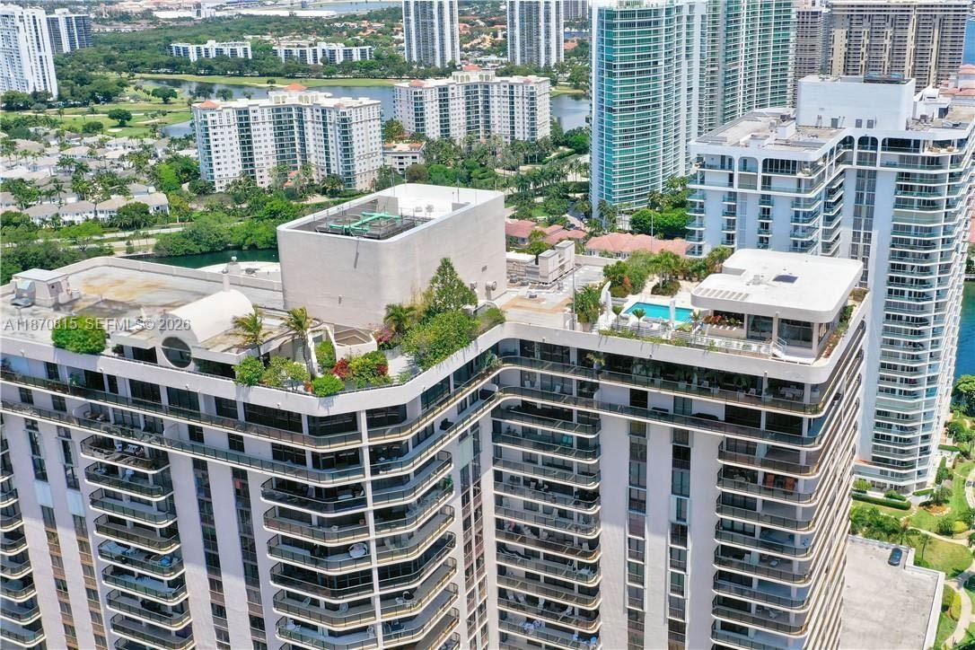 TURNBERRY ISLE SOUTH COND - Residential