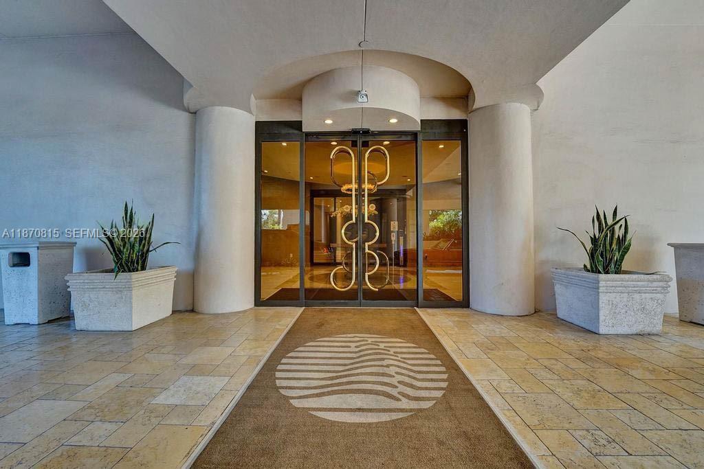 TURNBERRY ISLE SOUTH COND - Residential