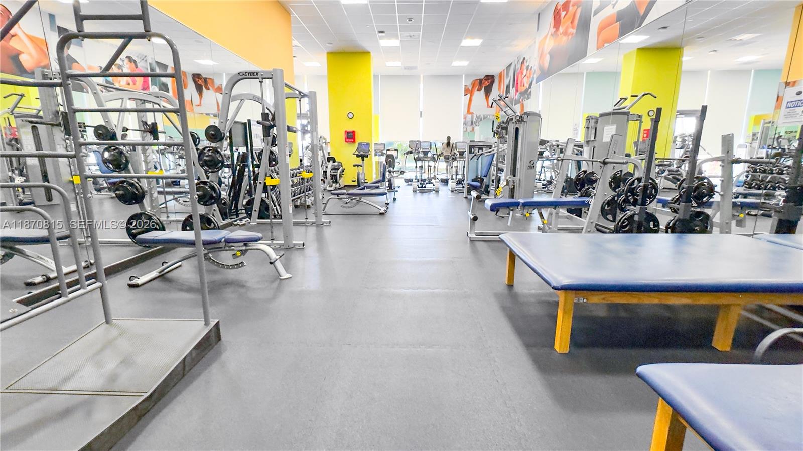 TURNBERRY ISLE SOUTH COND - Residential