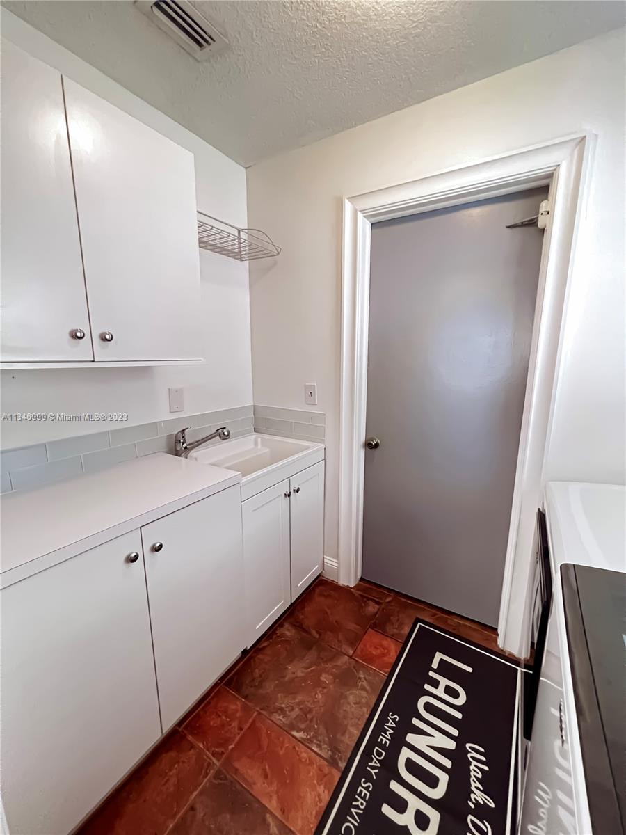 NOB HILL ESTATES 1 SEC - Residential