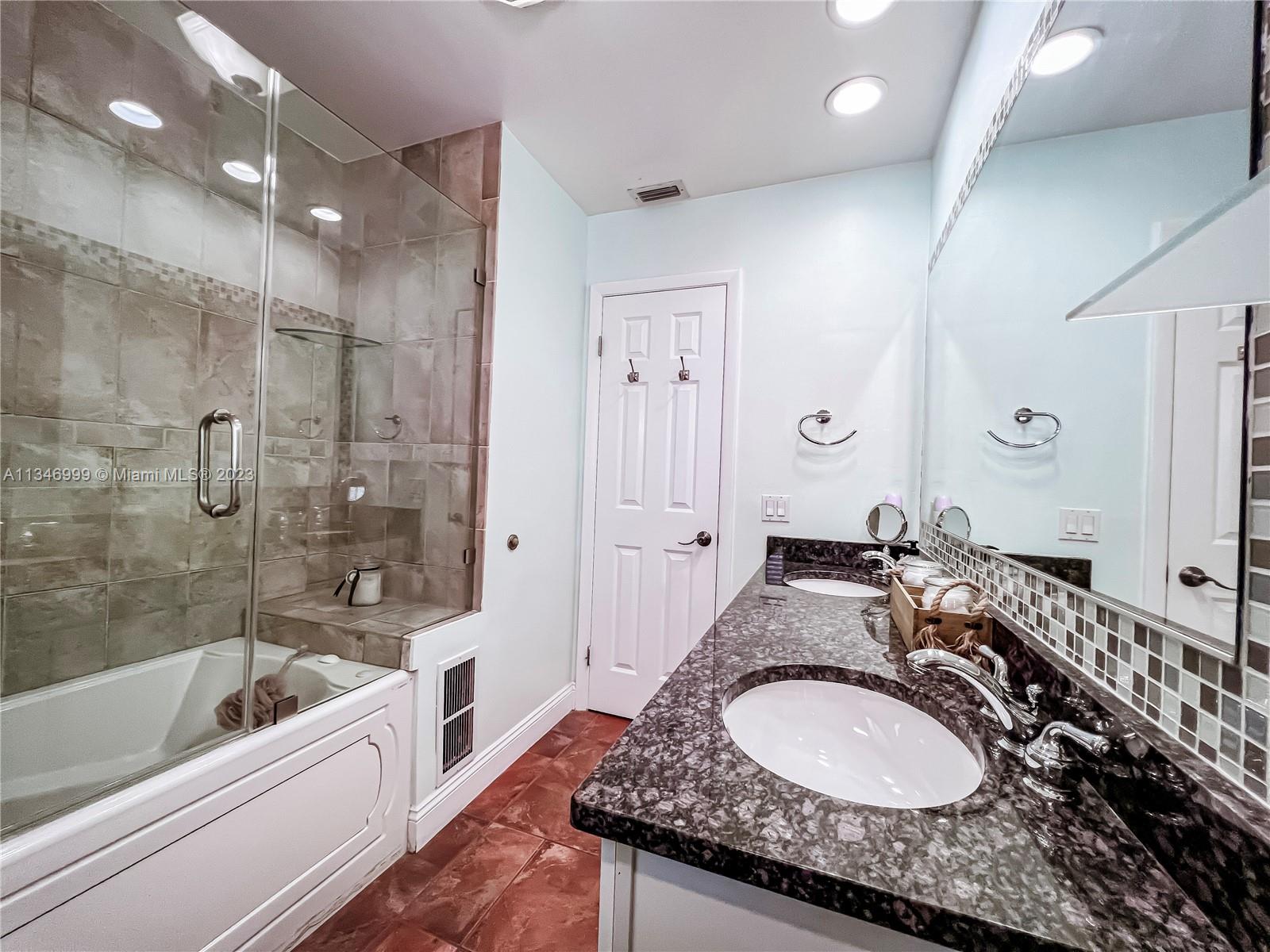 NOB HILL ESTATES 1 SEC - Residential