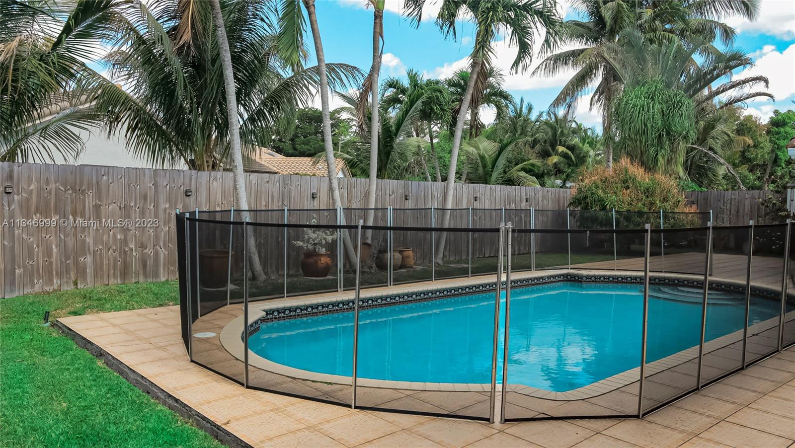 NOB HILL ESTATES 1 SEC - Residential