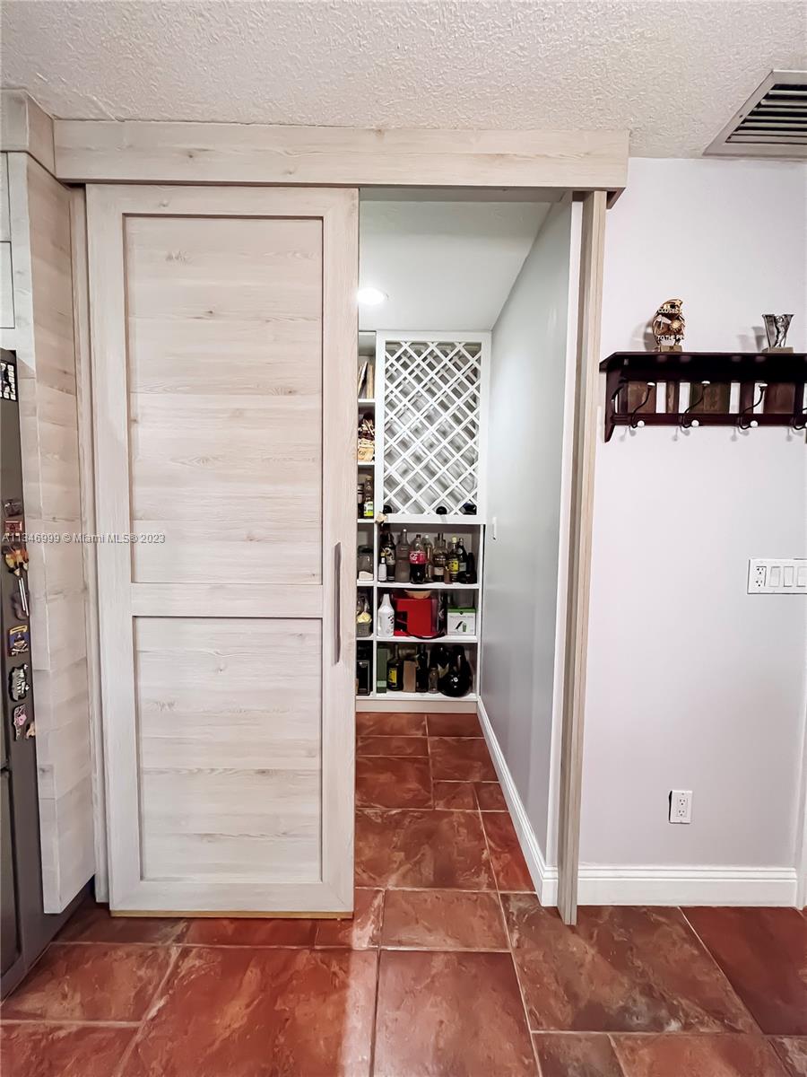 NOB HILL ESTATES 1 SEC - Residential