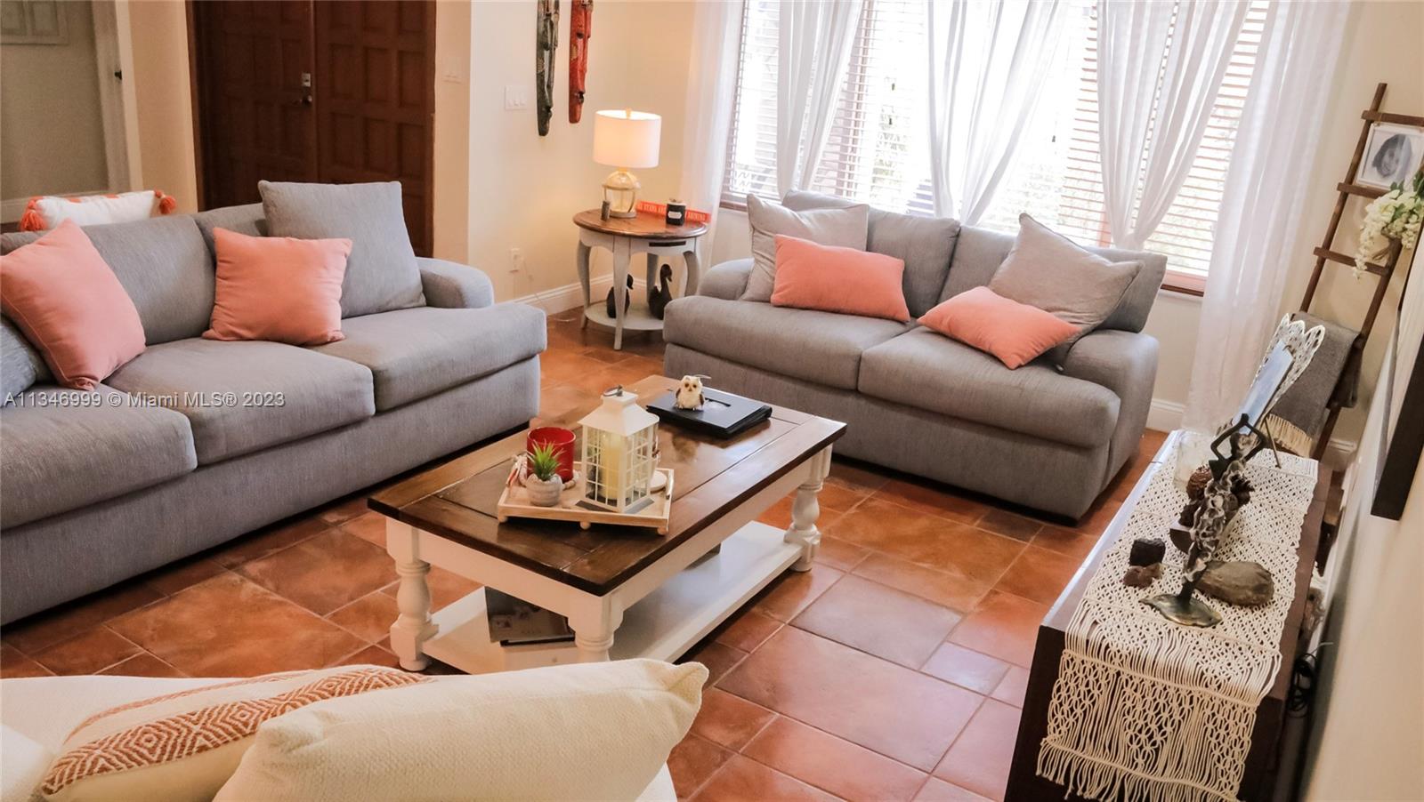 NOB HILL ESTATES 1 SEC - Residential