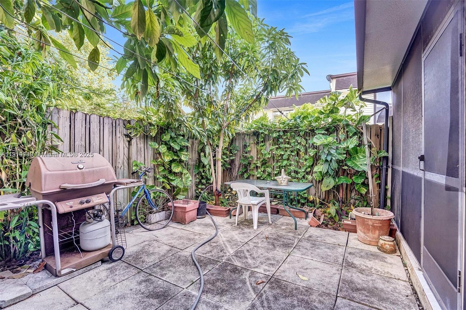 HOLLYWOOD GARDENS CONDOMI - Residential Lease