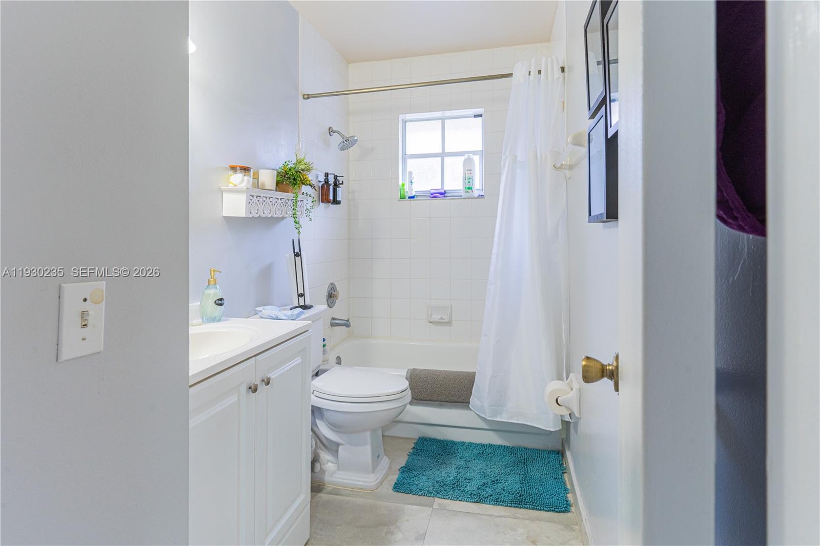 LAGO DEL REY CONDO - Residential