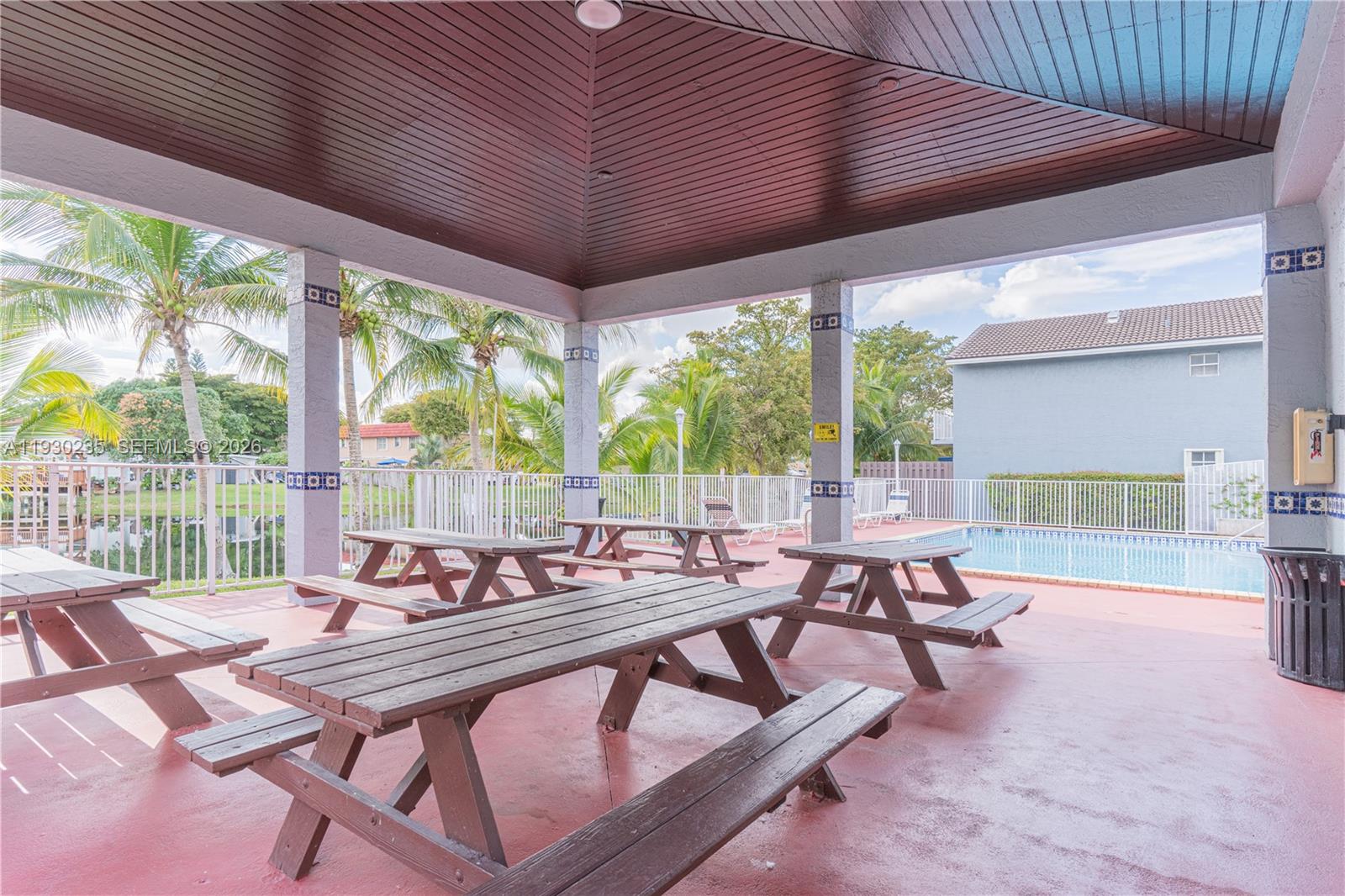 LAGO DEL REY CONDO - Residential