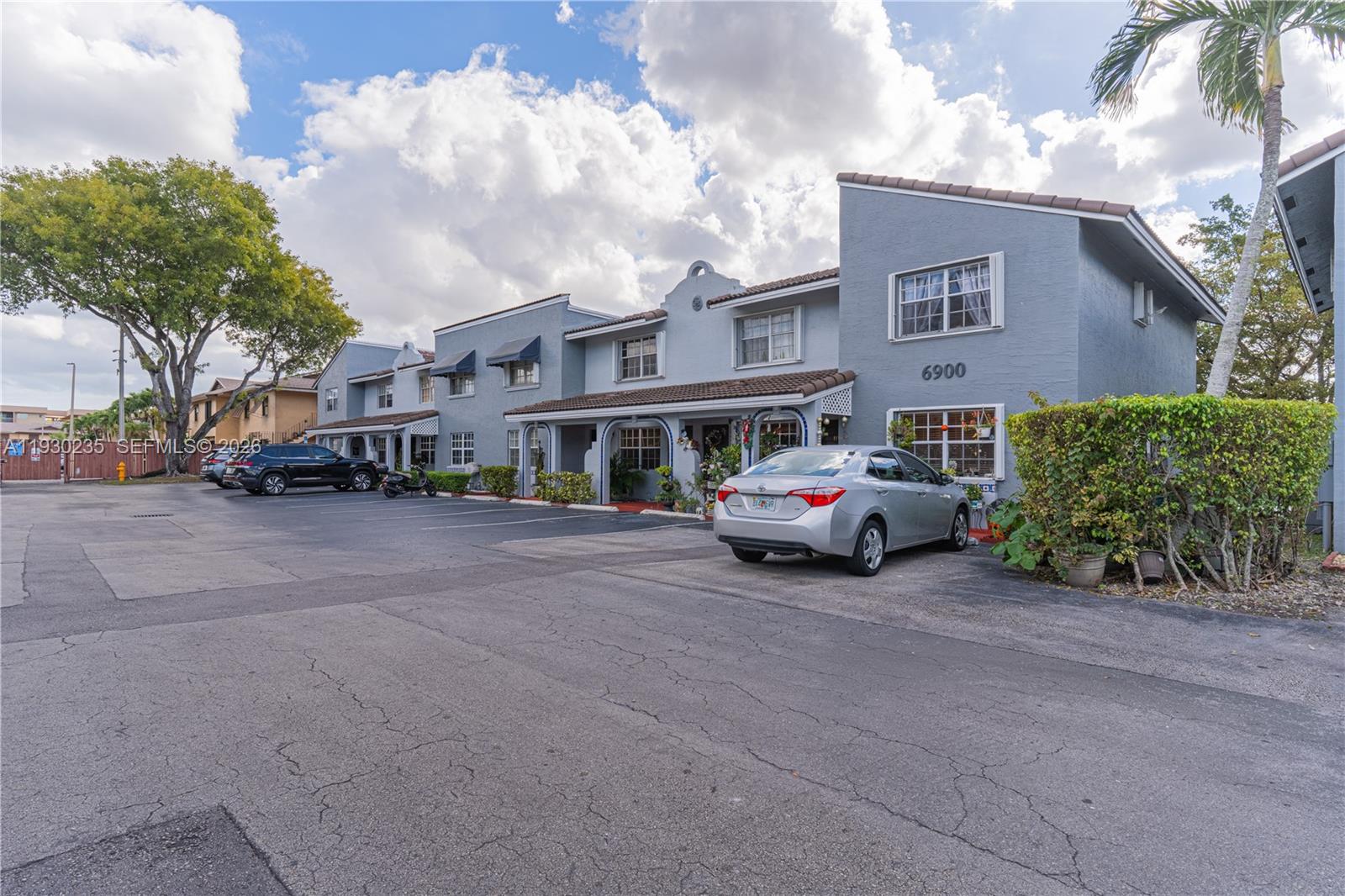 LAGO DEL REY CONDO - Residential