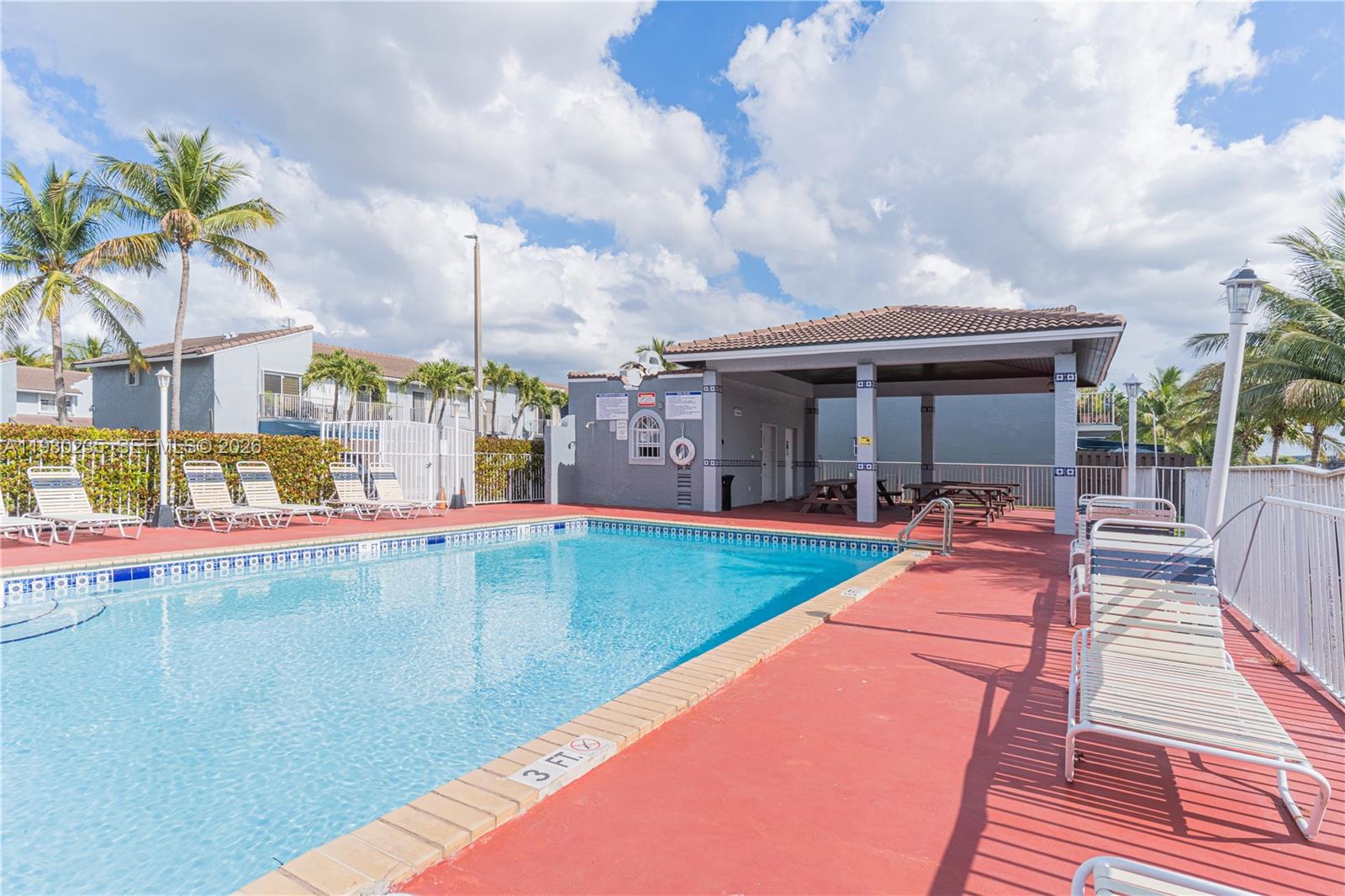 LAGO DEL REY CONDO - Residential