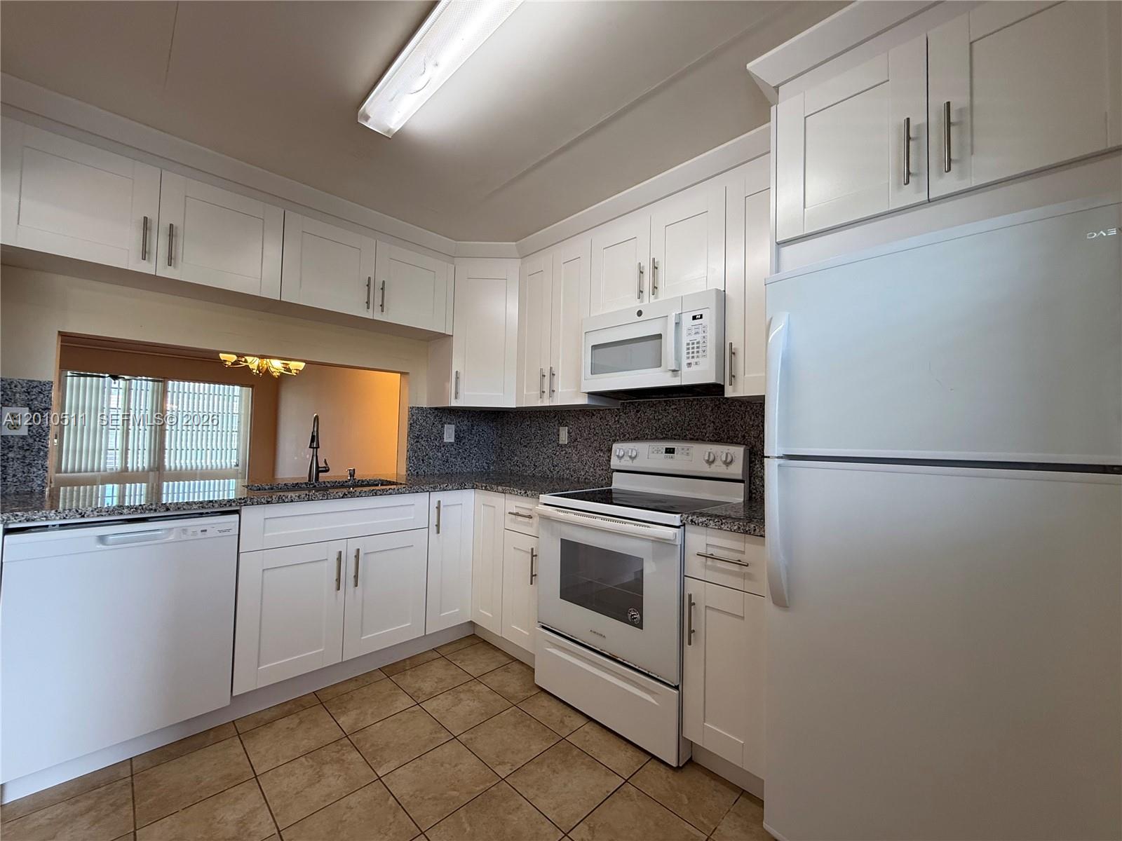 SANDS POINT CONDOMINIUM IV - Residential Lease