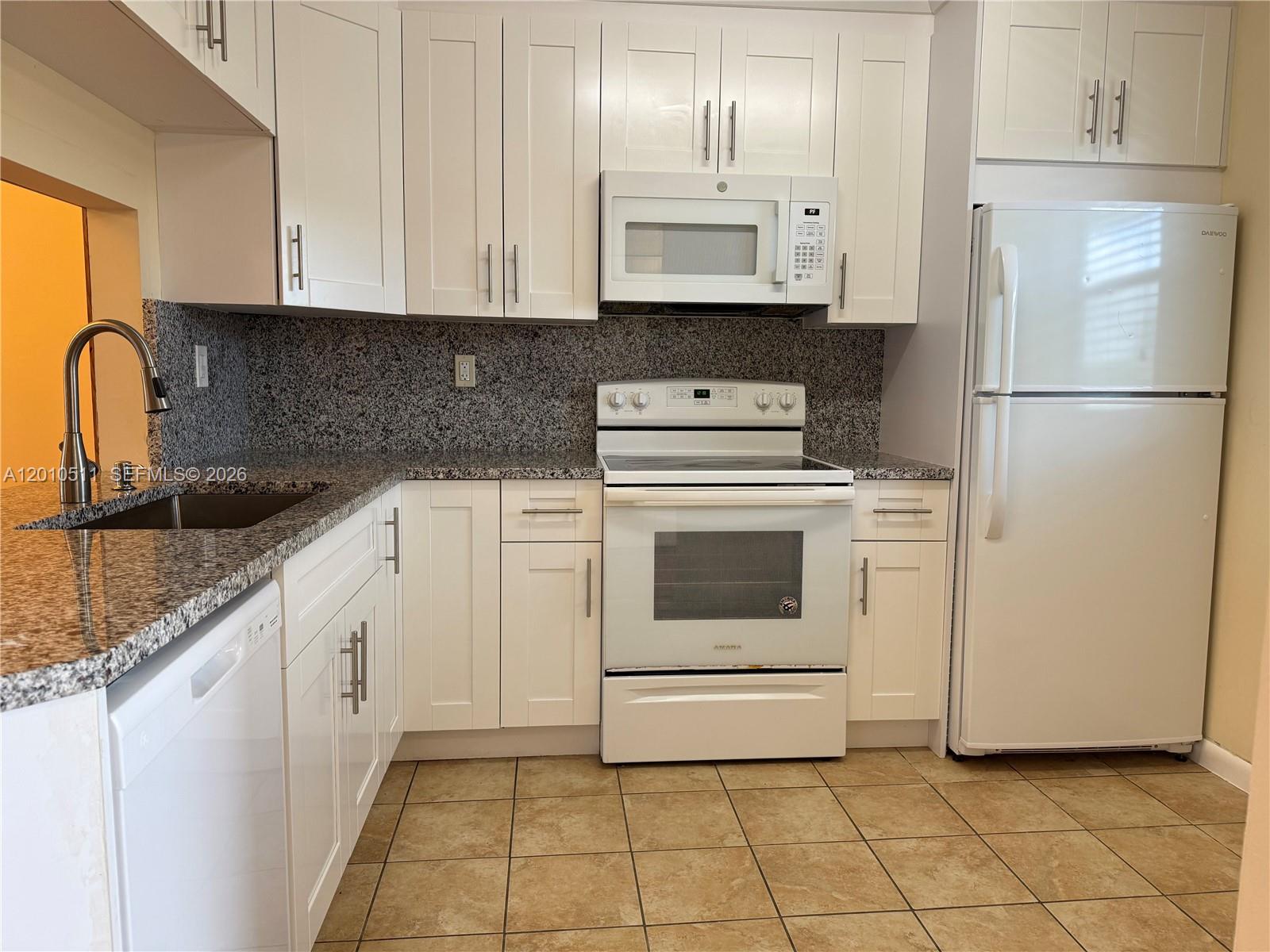 SANDS POINT CONDOMINIUM IV - Residential Lease