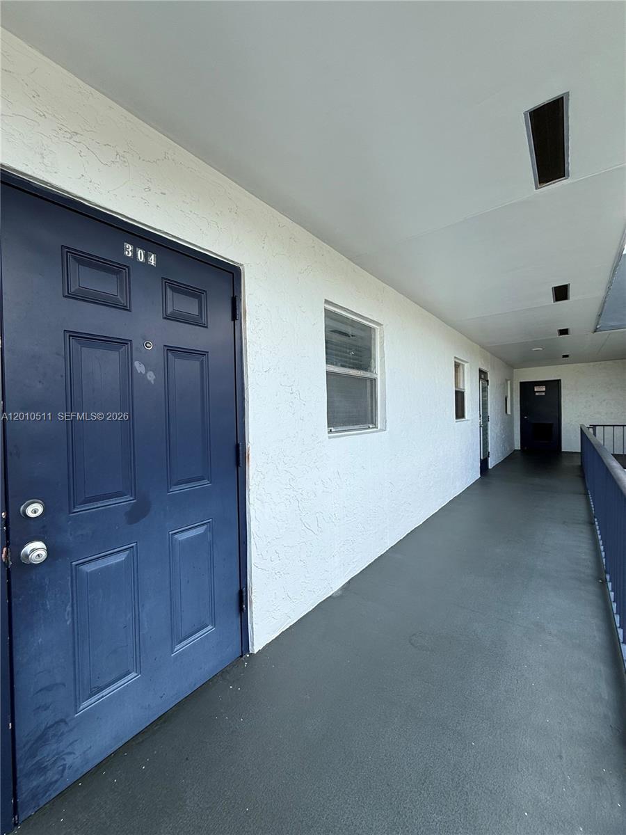 SANDS POINT CONDOMINIUM IV - Residential Lease