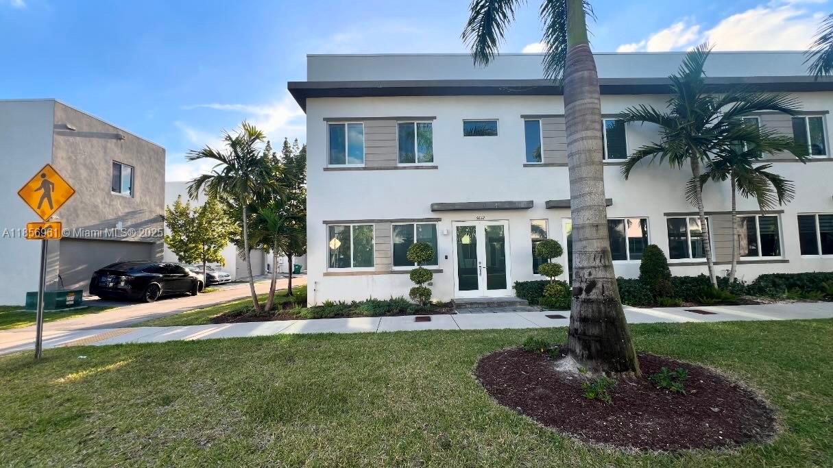 In Landmark Doral offers a fully furnished, modern corner townhouse for rent. The home has 3 bedrooms, 2.5 bathrooms, an open-concept layout across two floors, stainless-steel kitchen appliances, quartz countertops, wall oven, wine cellar, patio with BBQ area, and a garage for 2 cars. Upstairs includes bedrooms, bathrooms, and laundry. Residents enjoy amenities like a clubhouse, pool, gym, tennis court, and sauna. The community is centrally located near top-rated schools, highways, shopping, dining, and supermarkets.