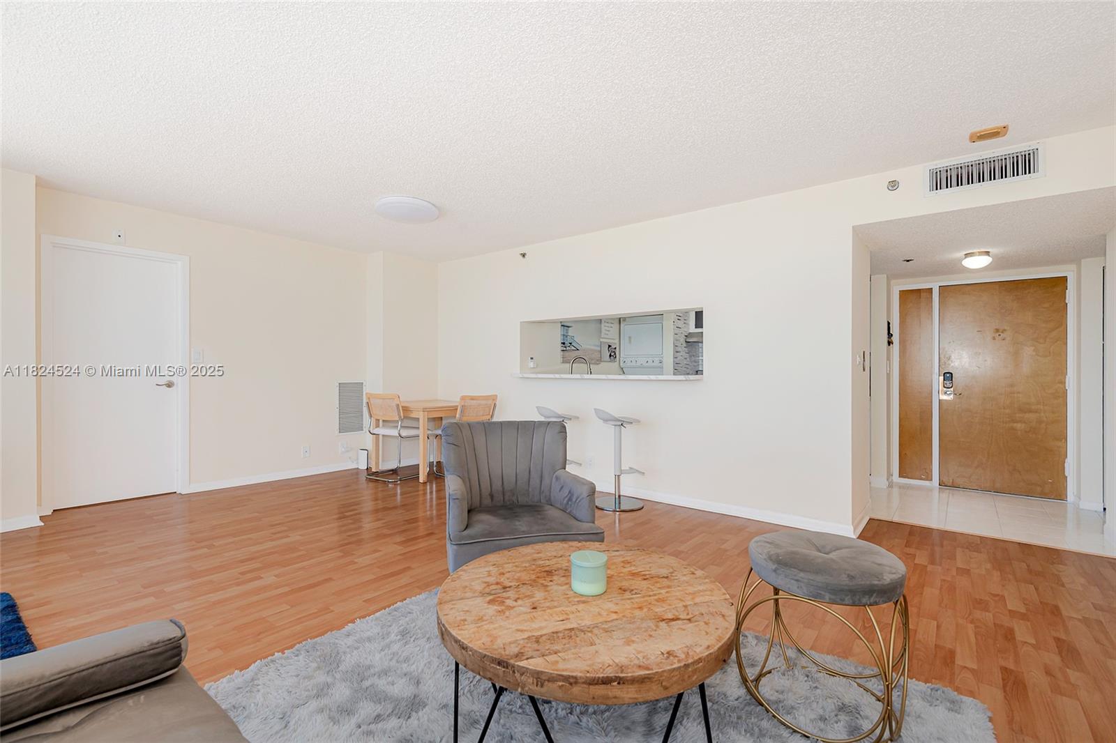 THE GRANDVIEW PALACE COND - Residential