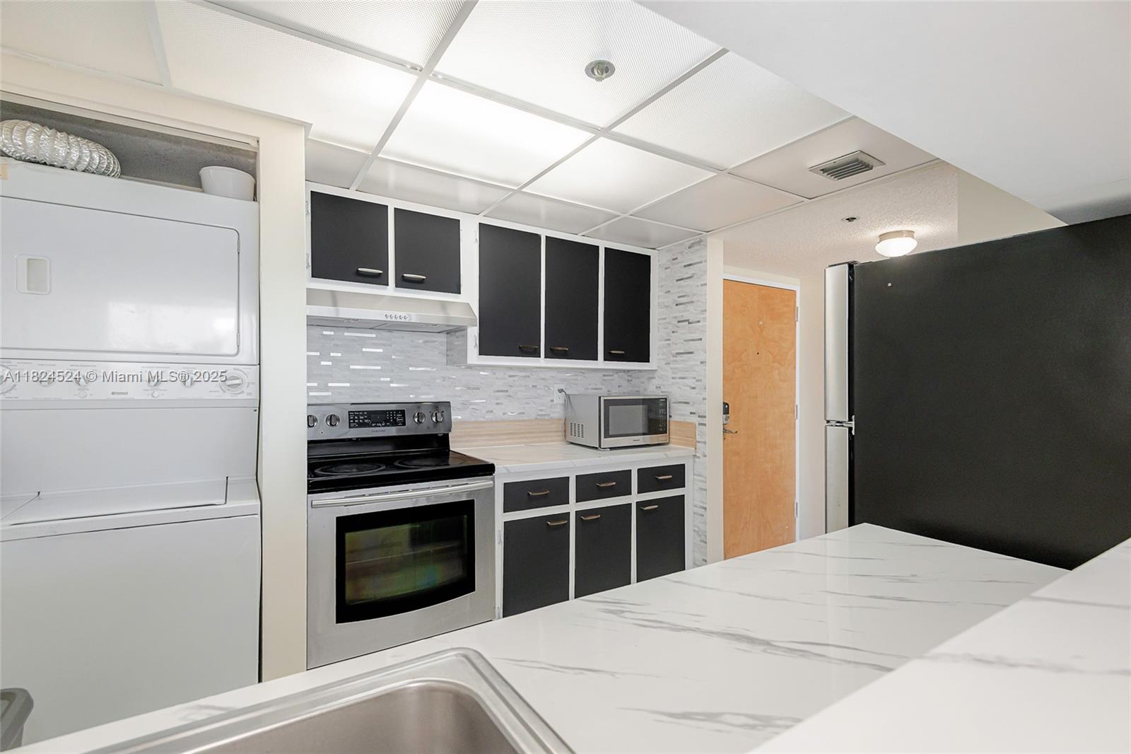 THE GRANDVIEW PALACE COND - Residential