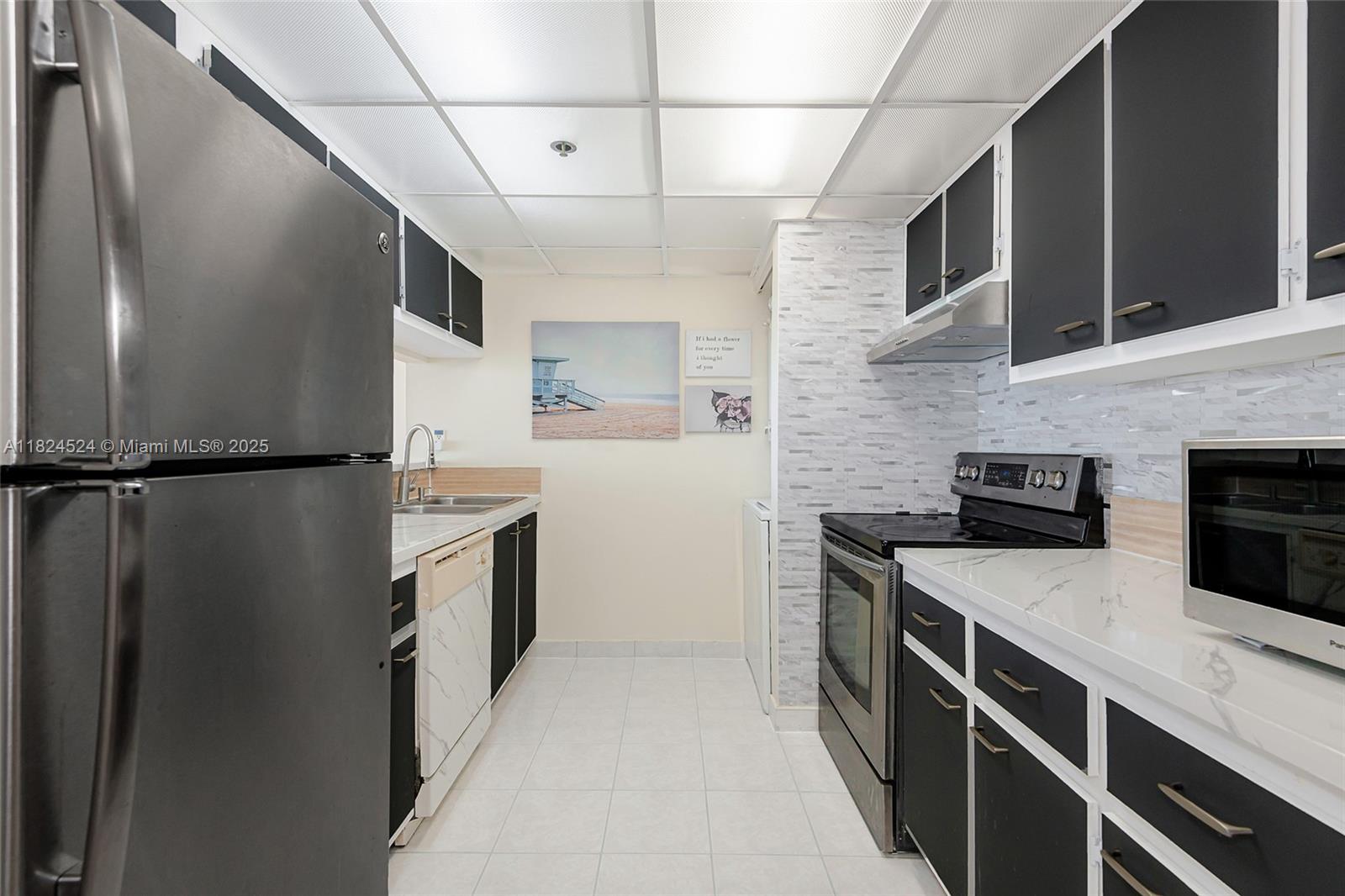 THE GRANDVIEW PALACE COND - Residential