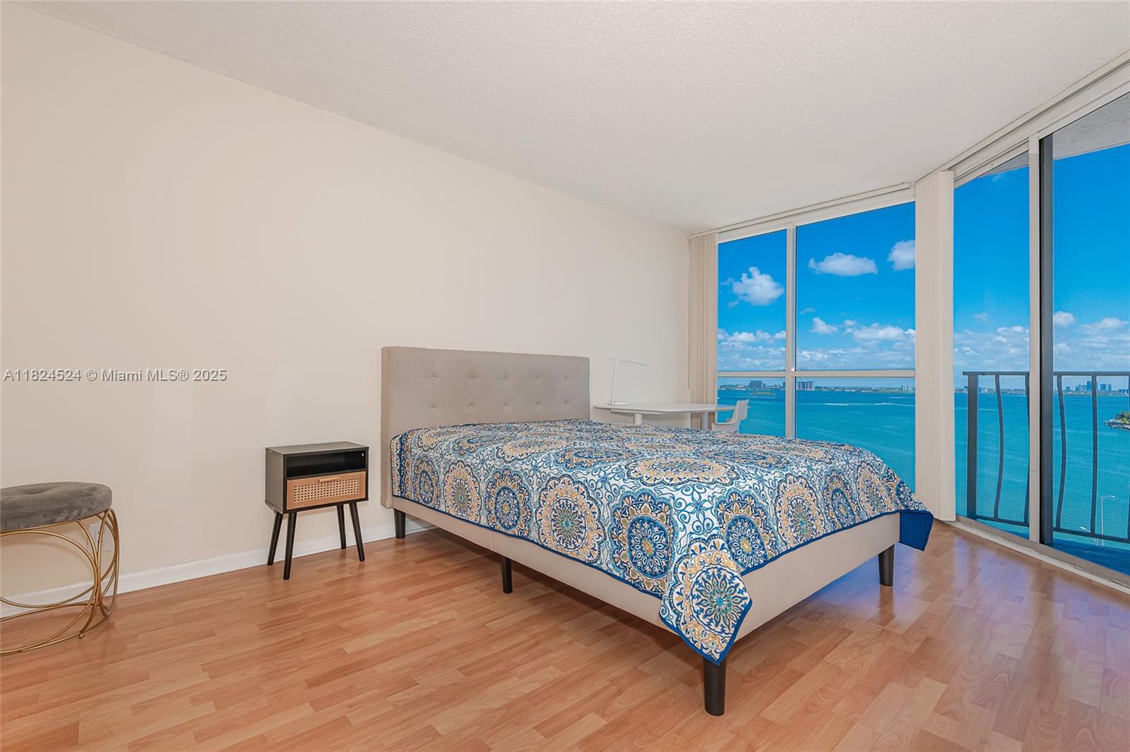 THE GRANDVIEW PALACE COND - Residential