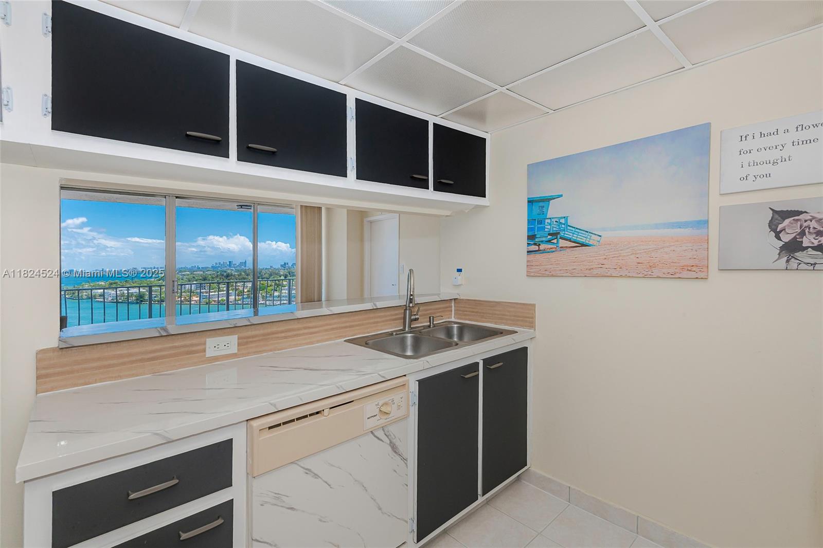 THE GRANDVIEW PALACE COND - Residential