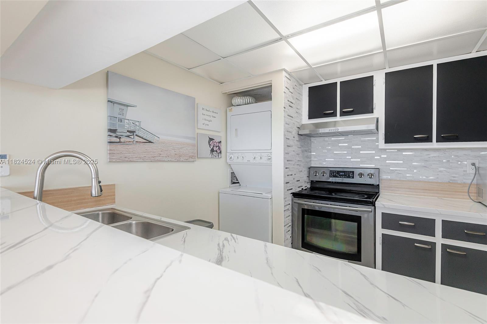 THE GRANDVIEW PALACE COND - Residential