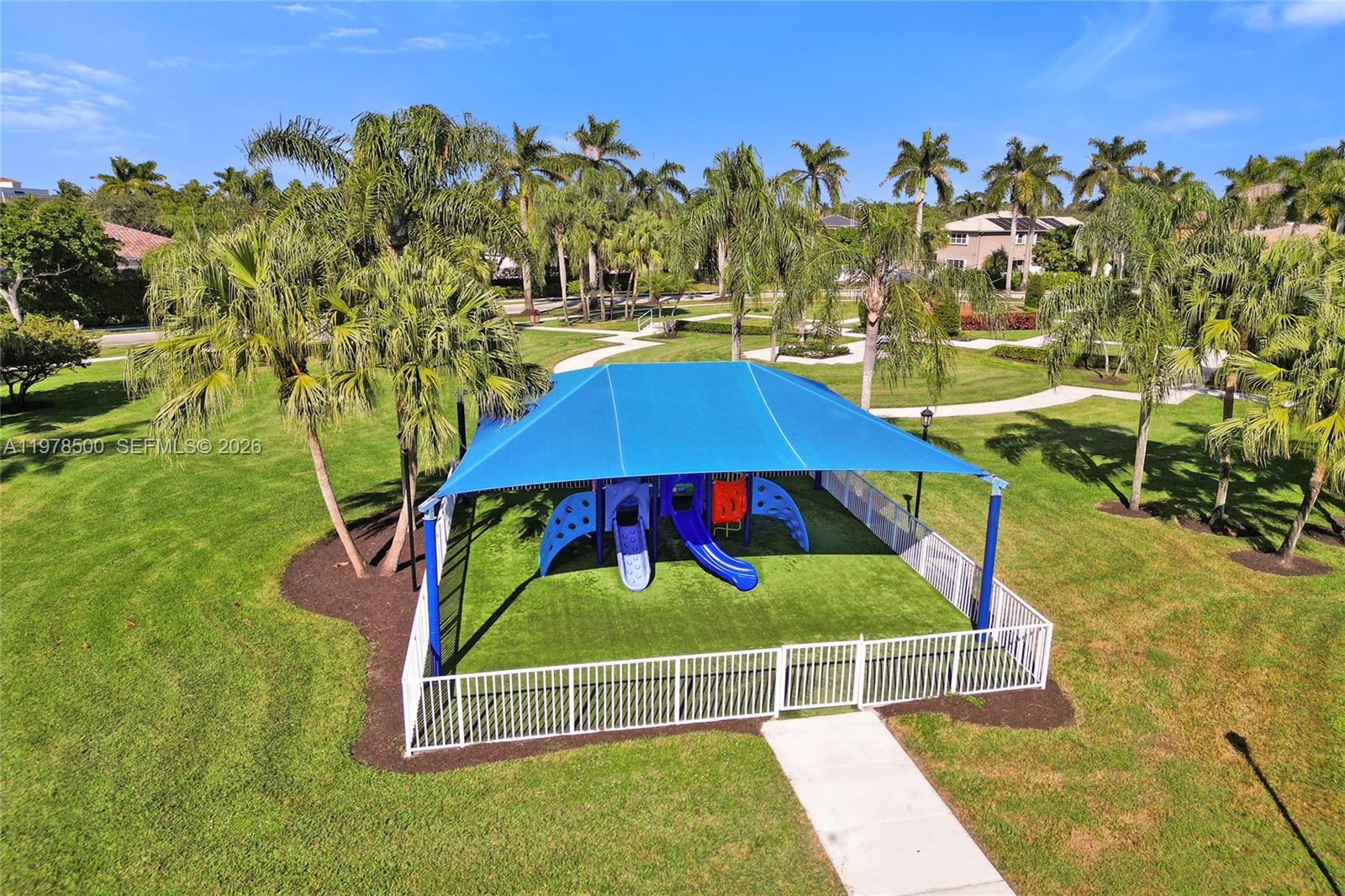 WINDSOR PALMS - Residential