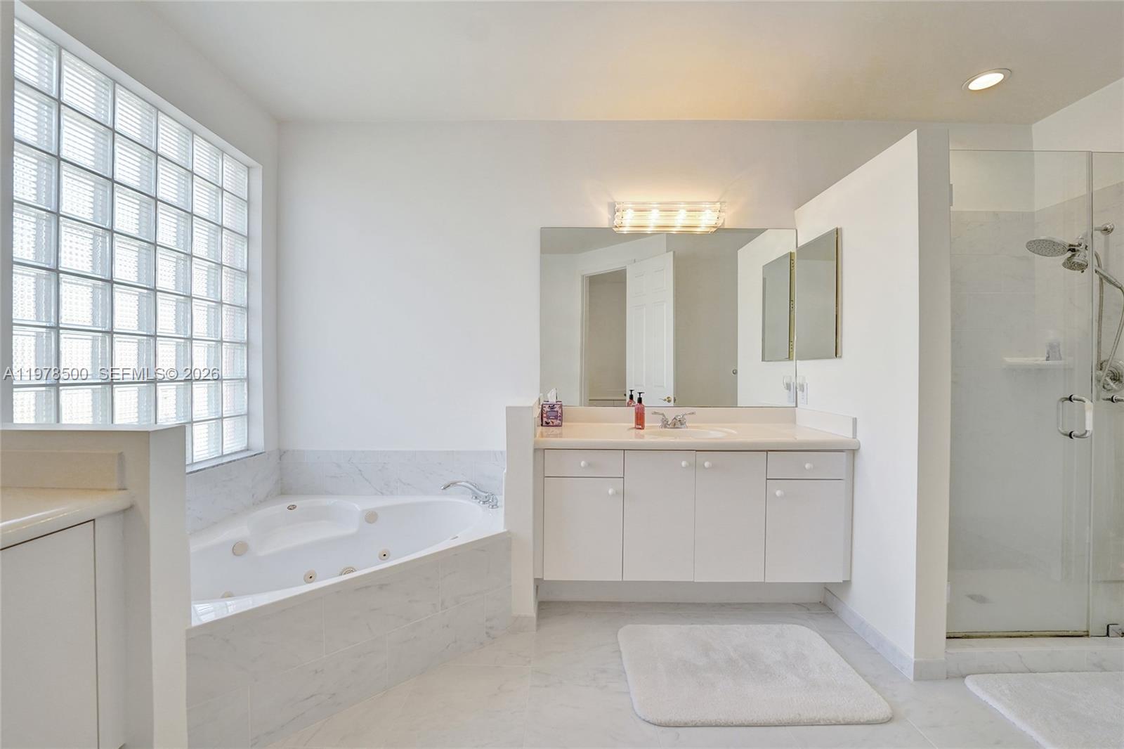 WINDSOR PALMS - Residential