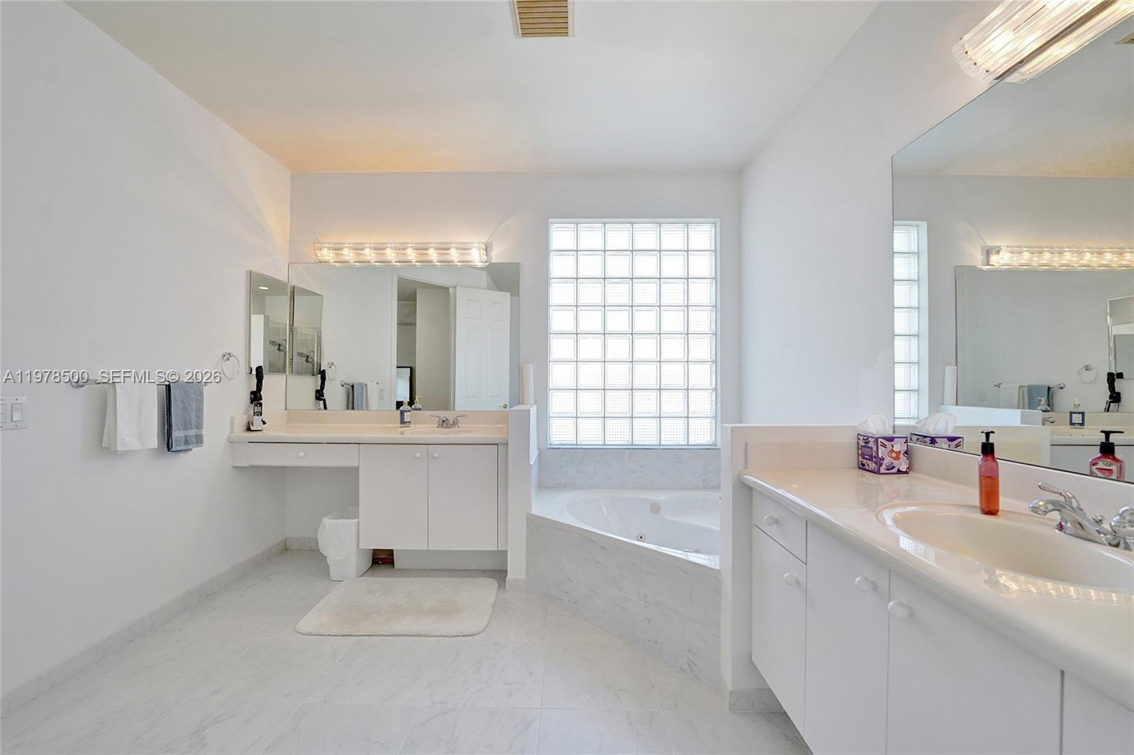 WINDSOR PALMS - Residential