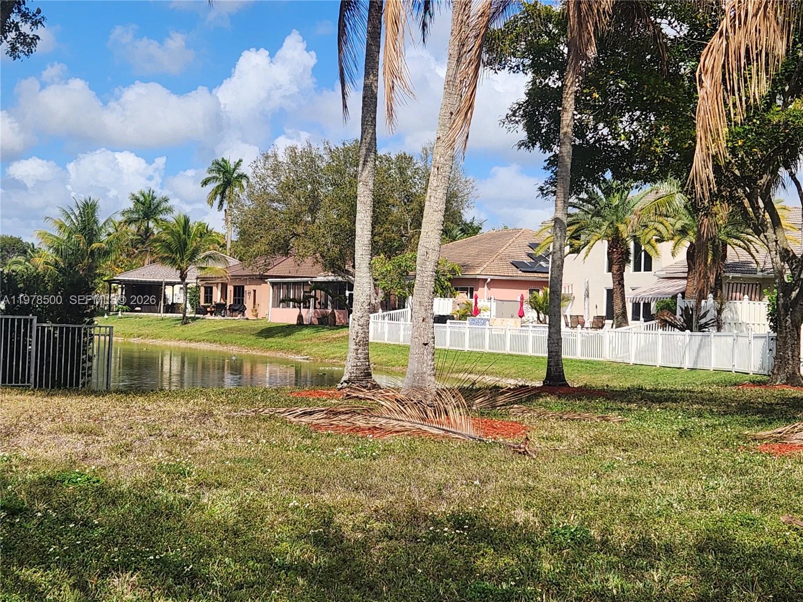 WINDSOR PALMS - Residential