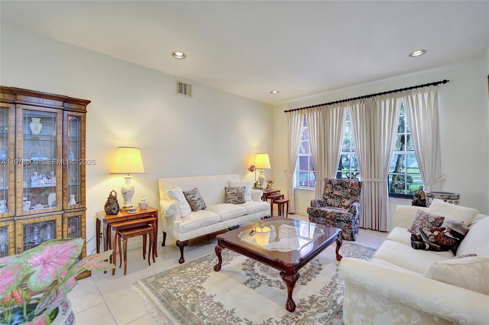 WINDSOR PALMS - Residential