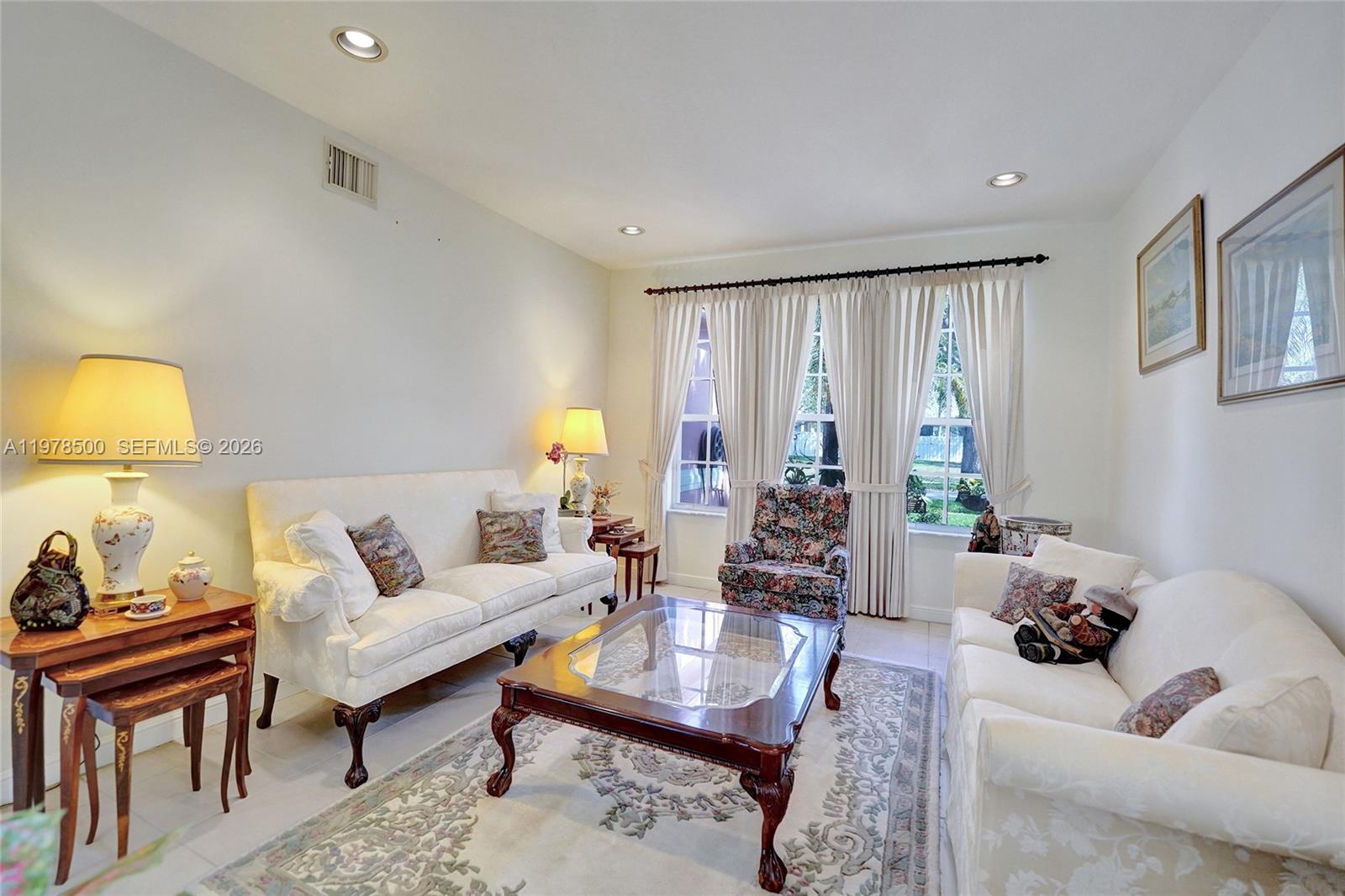 WINDSOR PALMS - Residential