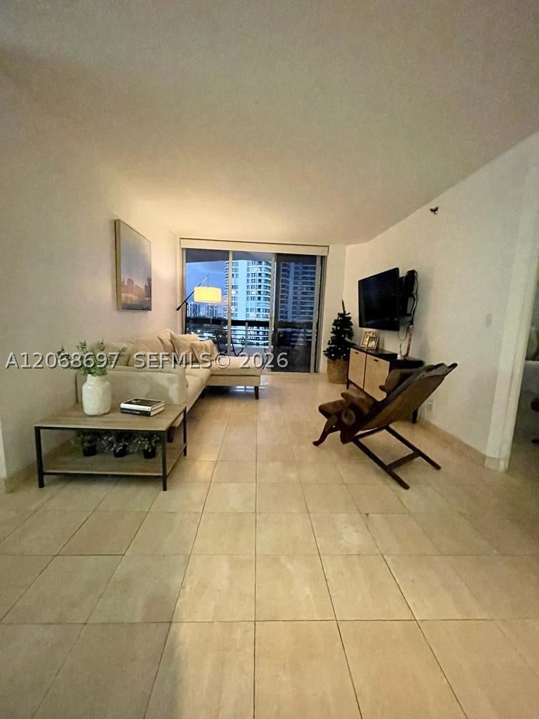 3600 Mystic Pointe Dr