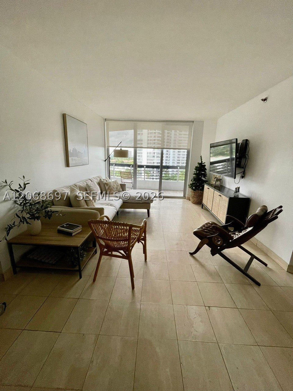 3600 Mystic Pointe dr 1010