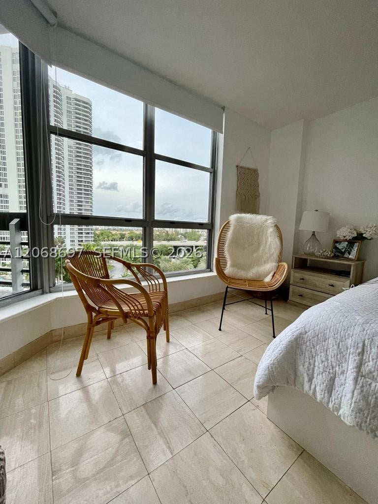 3600 Mystic Pointe dr 1010