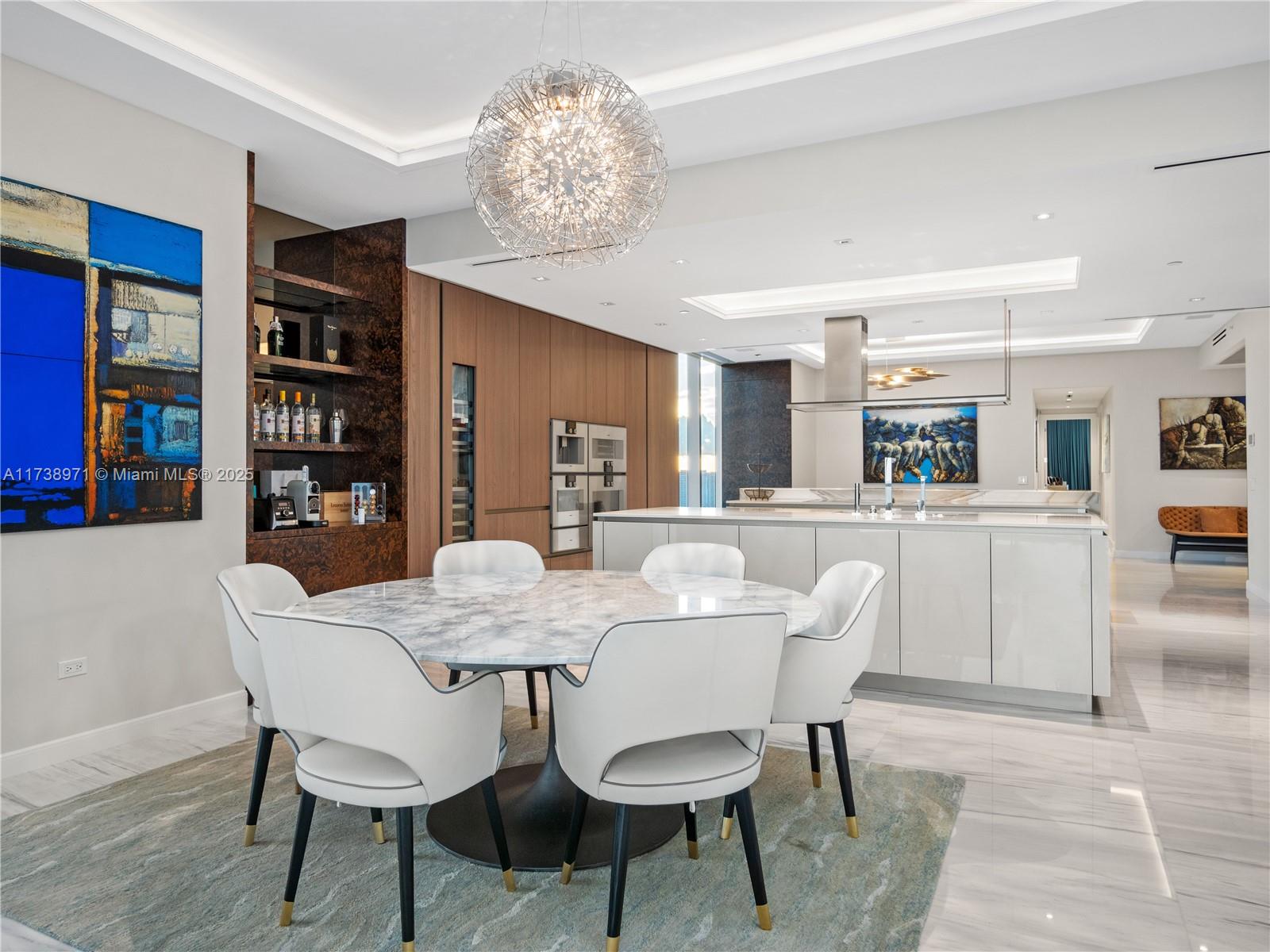 TURNBERRY OCEAN CLUB - Residential