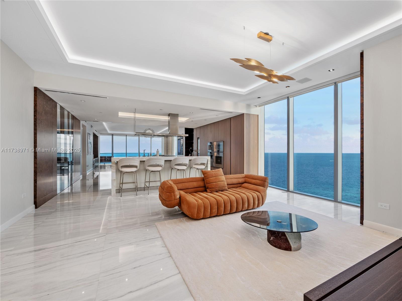 TURNBERRY OCEAN CLUB - Residential