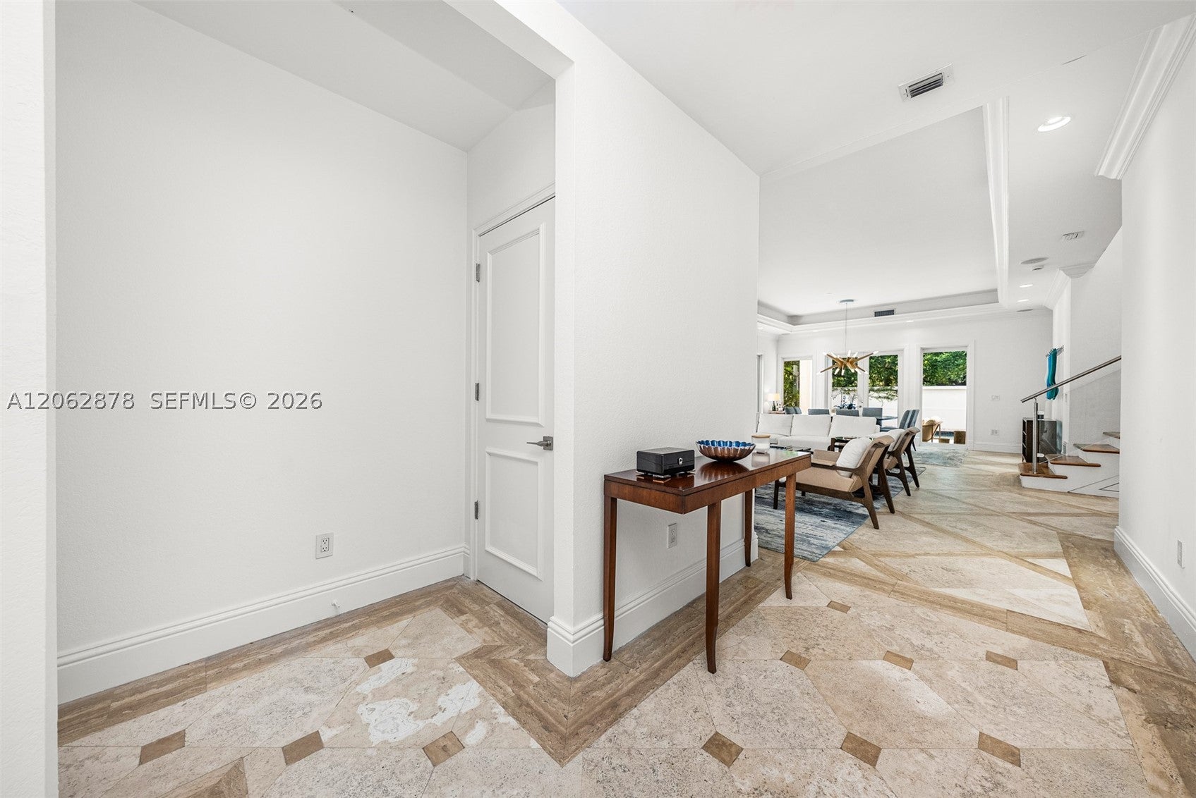 6 Coconut Ln