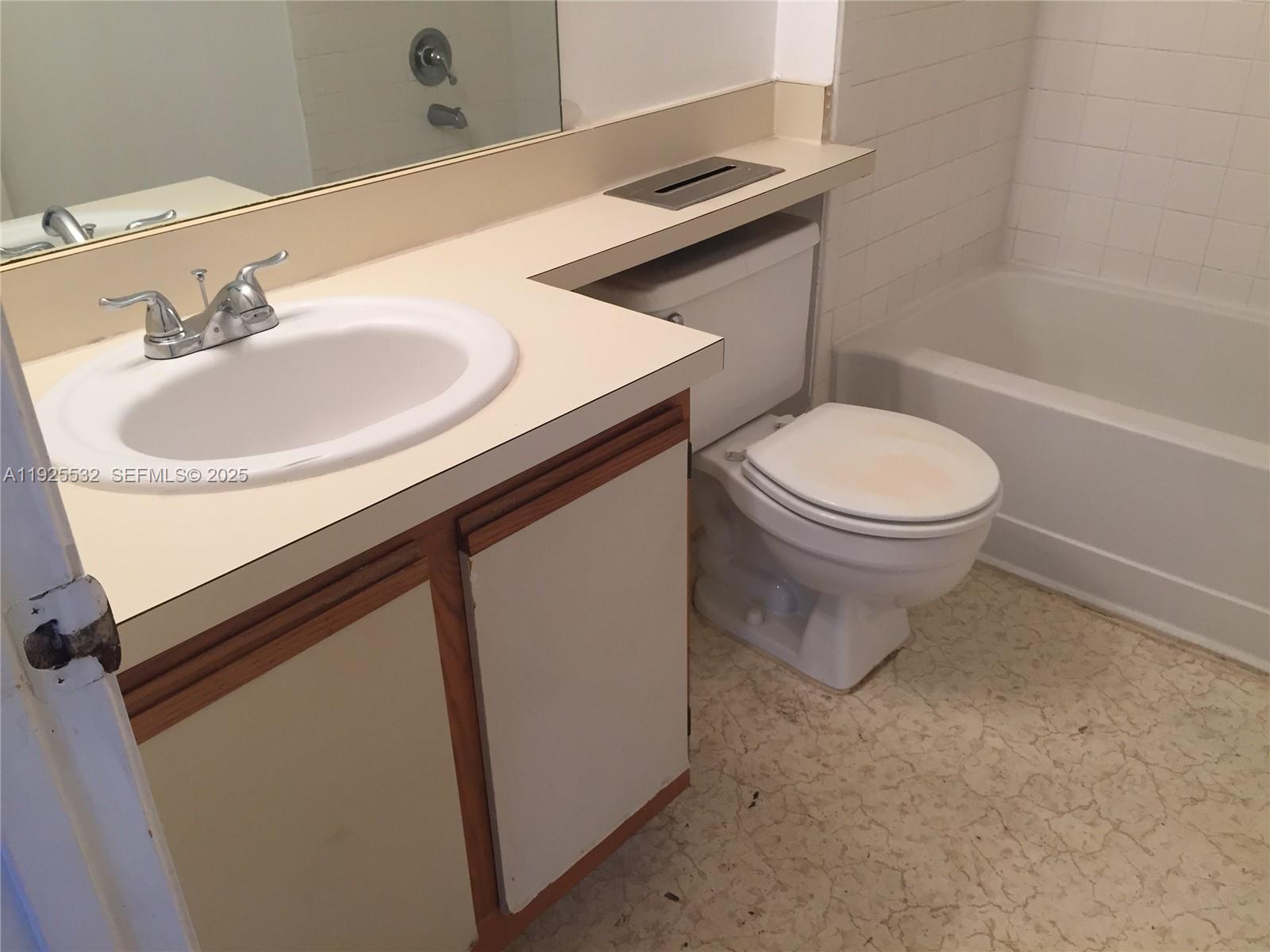 SUMMERBREEZE CONDO - Residential Lease