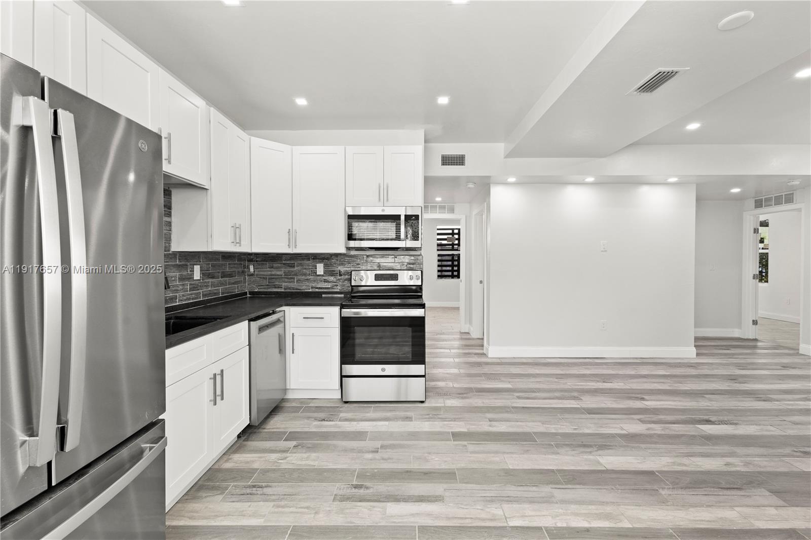 COLLEGE PARK - Residential Income